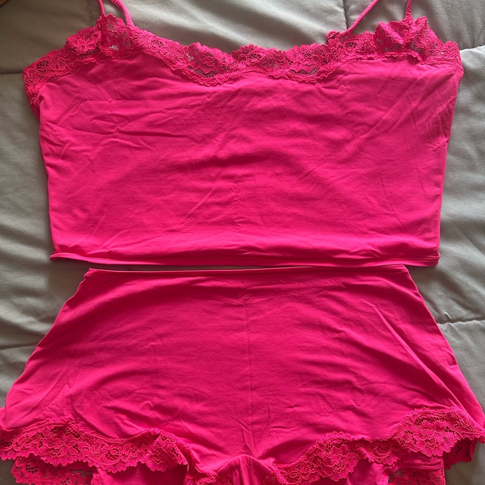 💖🦩Skims Fits everybody Lace cami & boyshort set🦩💖 - Picture 4 of 5